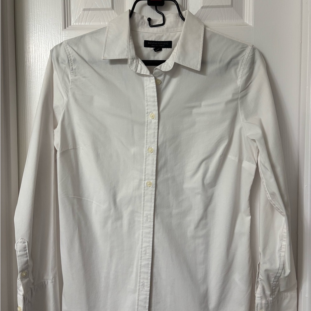 Banana Republic Classic White Button Down Shirt